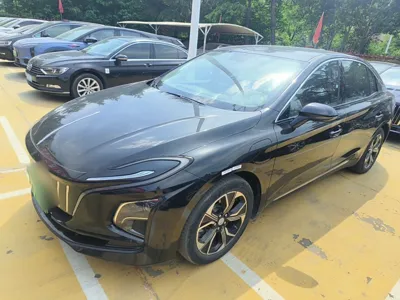 Hongqi E-QM5