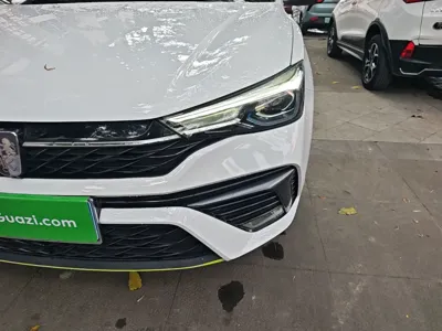 Roewe i5