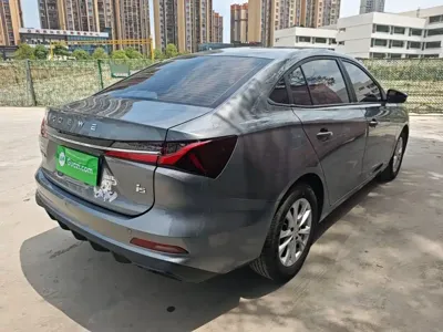 Roewe i5
