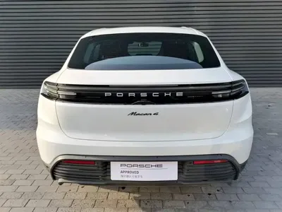 Porsche Macan EV