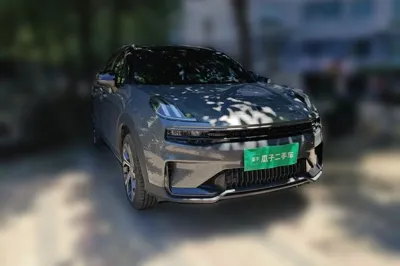 Lynk & Co 06