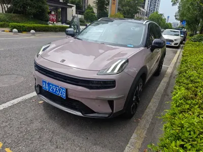 Lynk & Co 06