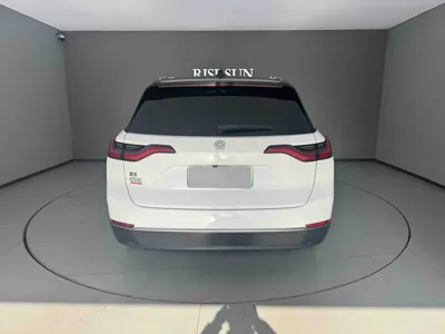 Nio ES8