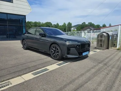 BMW i7