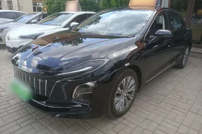 Hongqi E-QM5