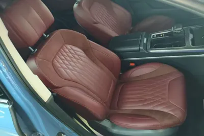 Hongqi HS5