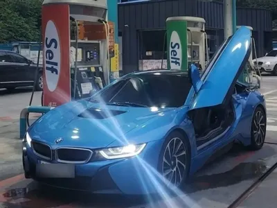 BMW i8