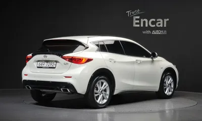 Infiniti Q30