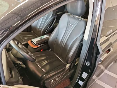 Hongqi HQ9