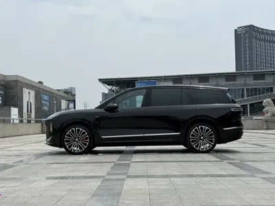 Nio ES8