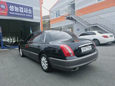 Kia Opirus