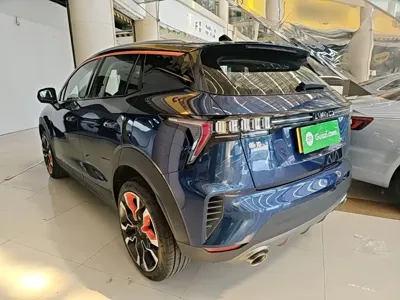 Lynk & Co 06