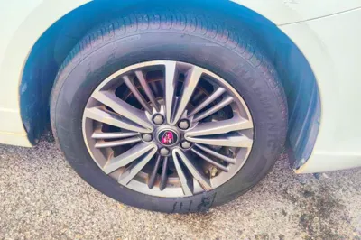 Roewe i5