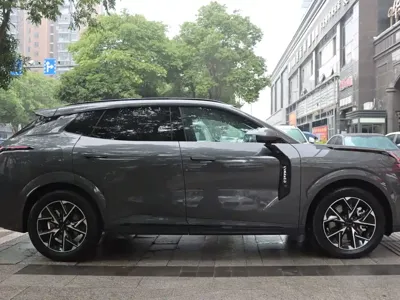 Lynk & Co 08 EM-P