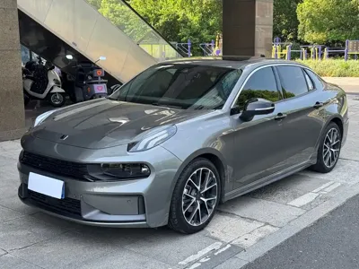 Lynk & Co 03