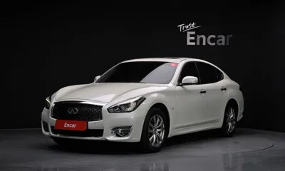 Infiniti Q70