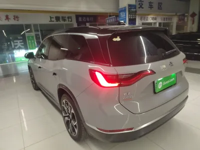 Nio ES8
