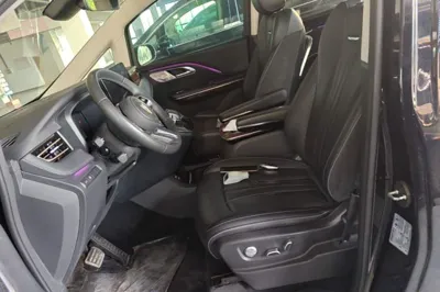 Hongqi HQ9
