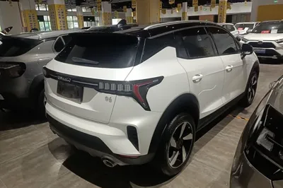 Lynk & Co 06