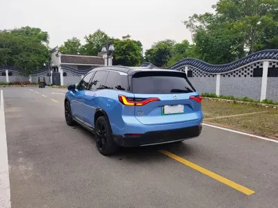 Nio ES8