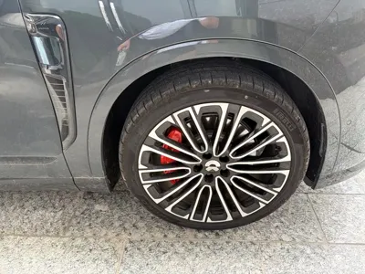 Nio ES8