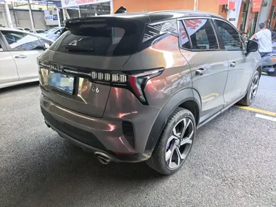Lynk & Co 06