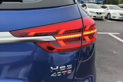 Hongqi HS5