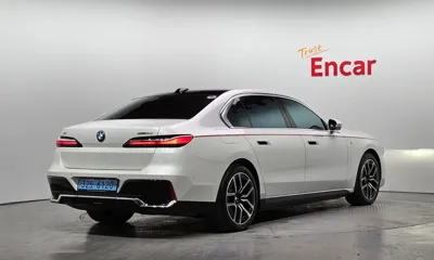 BMW i7