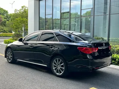 Toyota Reiz
