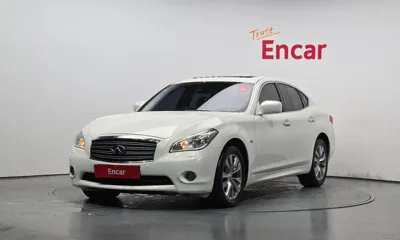 Infiniti M