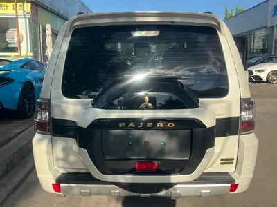 Mitsubishi Pajero (Import)