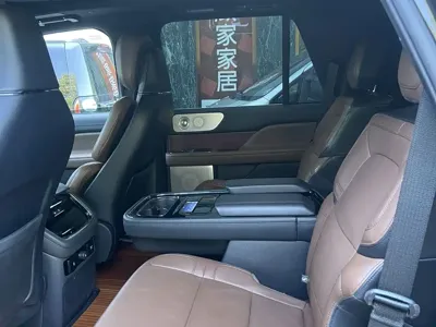 Lincoln Navigator