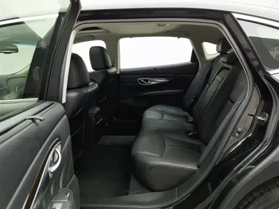 Infiniti Q70