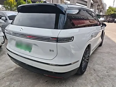 Nio ES8