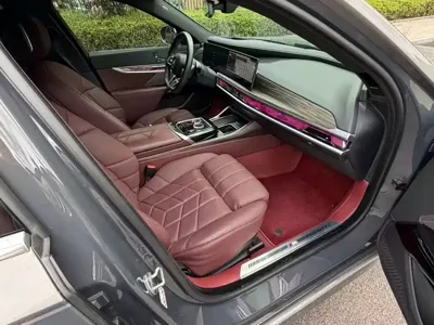 BMW i7
