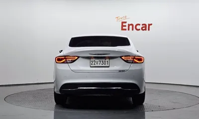 Chrysler 200