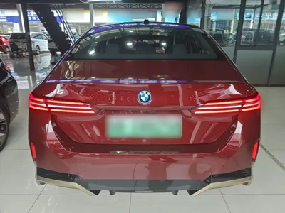 BMW i5