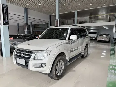 Mitsubishi Pajero (Import)