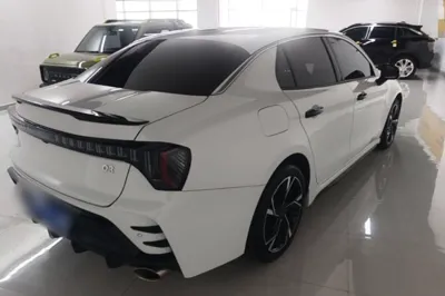 Lynk & Co 03