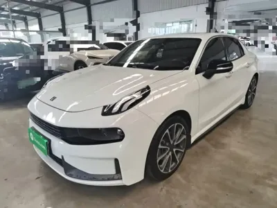 Lynk & Co 03