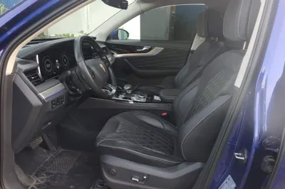 Hongqi HS5