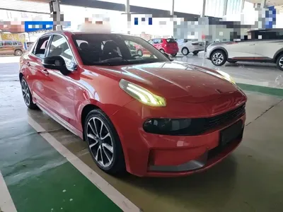 Lynk & Co 03
