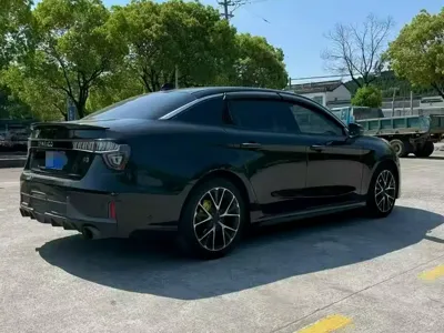 Lynk & Co 03