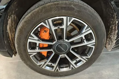Lynk & Co 900