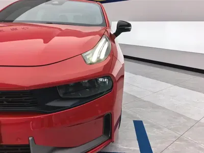 Lynk & Co 03
