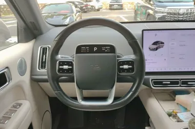 Li Auto L6