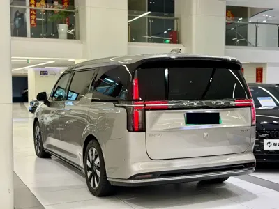 Volvo EM90