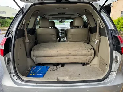 BYD M6