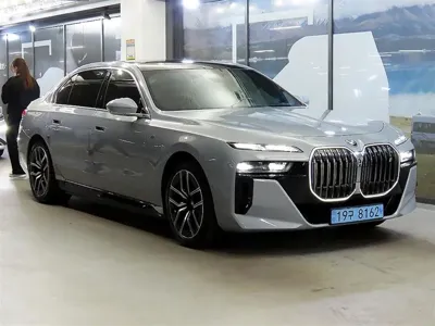 BMW i7