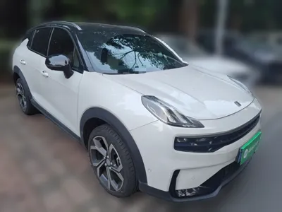 Lynk & Co 06